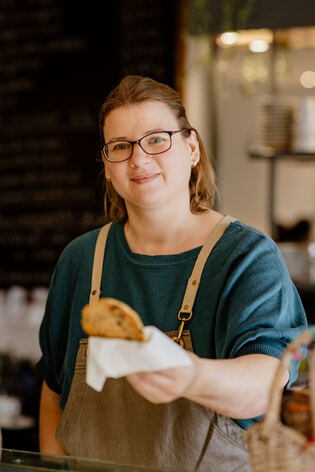 Unsere Mitarbeiterin Rebecca