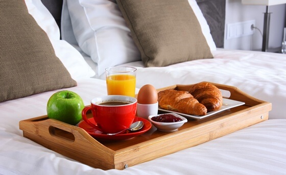 Noch liefern wir kein Frühstück ans Bett, aber gerne könnt ihr bei uns gemütlich frühstücken.